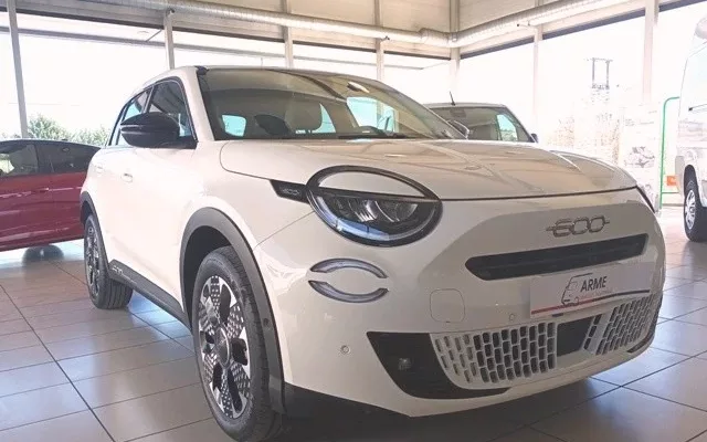FIAT 600 600 1.2 MHEV La prima DDCT 74kW