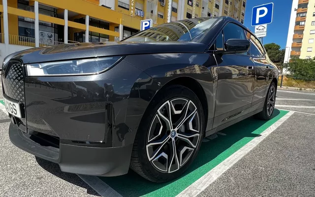 BMW iX xDrive 40