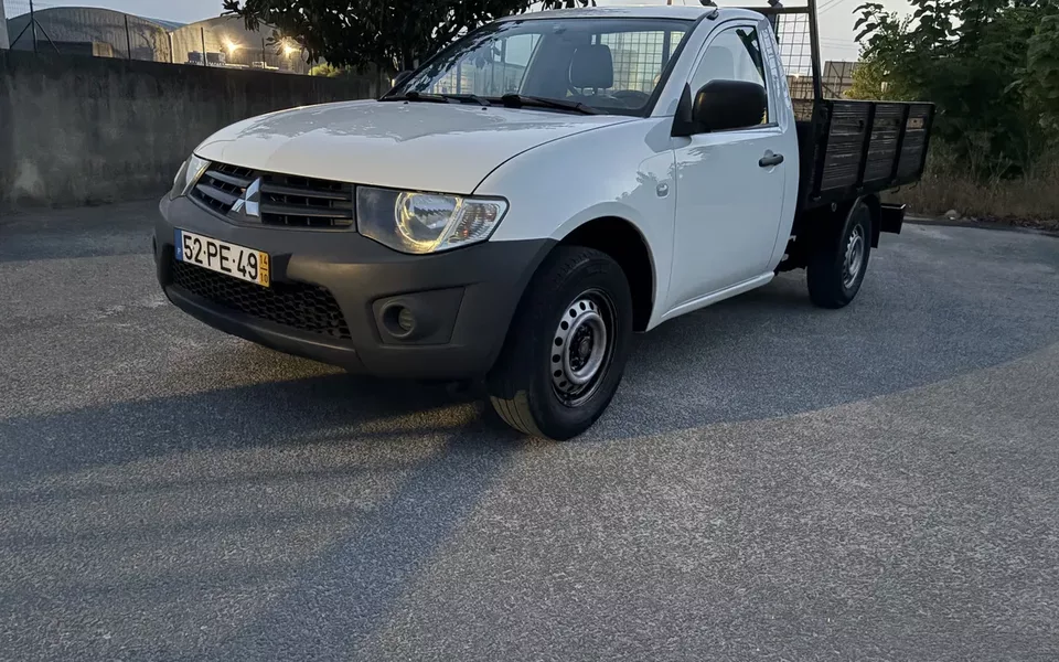 Mitsubishi L200 2.5 DI-D CS Inform AC CC Low Rider 2WD