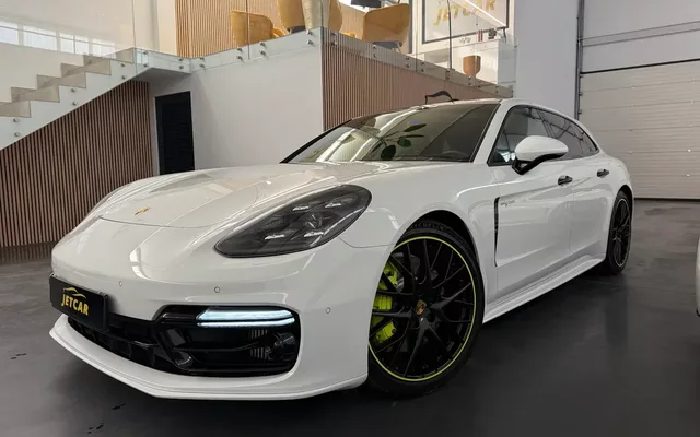Porsche Panamera Sport Turismo 4 E-Hybrid Platinum Edition