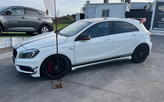 Mercedes-Benz A 45 AMG 4Matic Speedshift 7G-DCT PETRONAS 2015 World Champion Edition