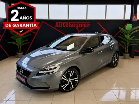 VOLVO V40 V40 D2 Momentum Aut. 120 (4.75)