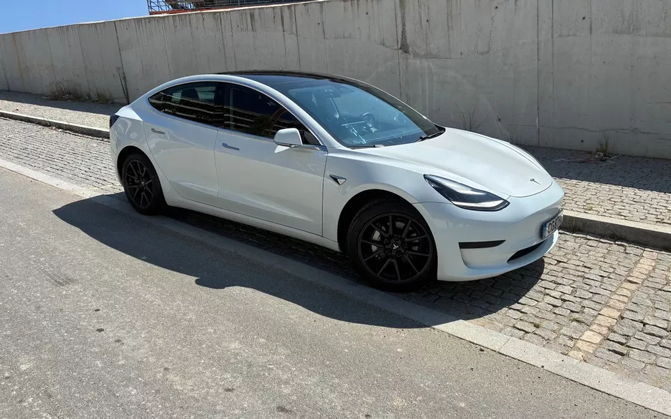 Tesla Model 3 Standard Range Plus RWD