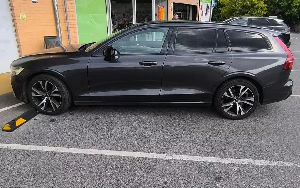 Volvo V60 2.0 B4 Plus Dark Auto