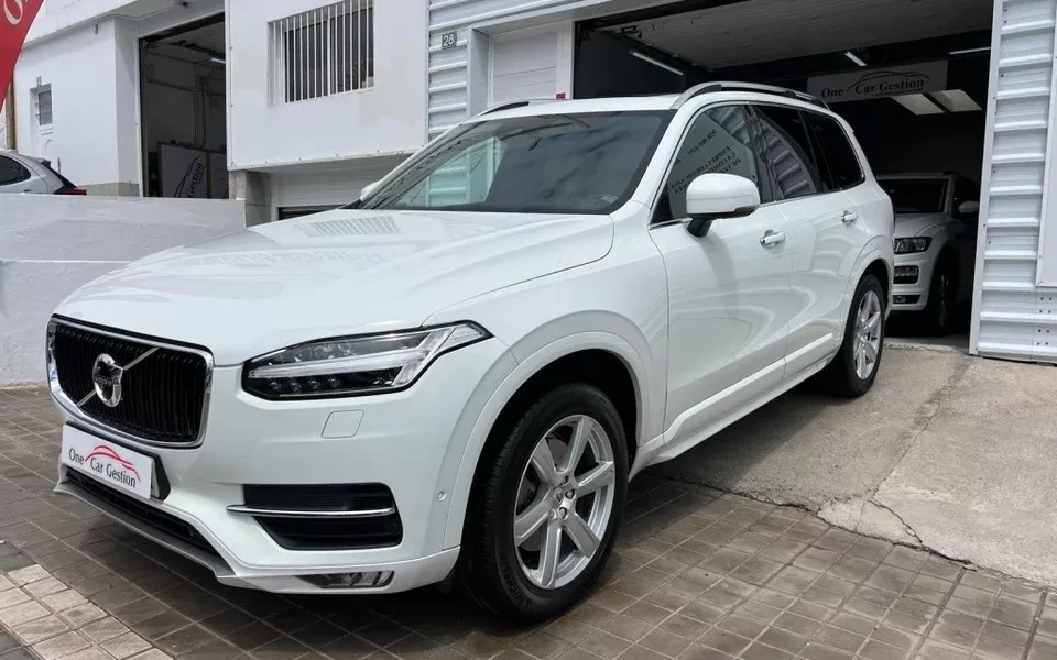 VOLVO XC90 XC90 D5 Momentum AWD 235 Aut.