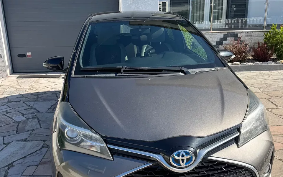 Toyota Yaris 1.5 HSD Square Collec.Grey