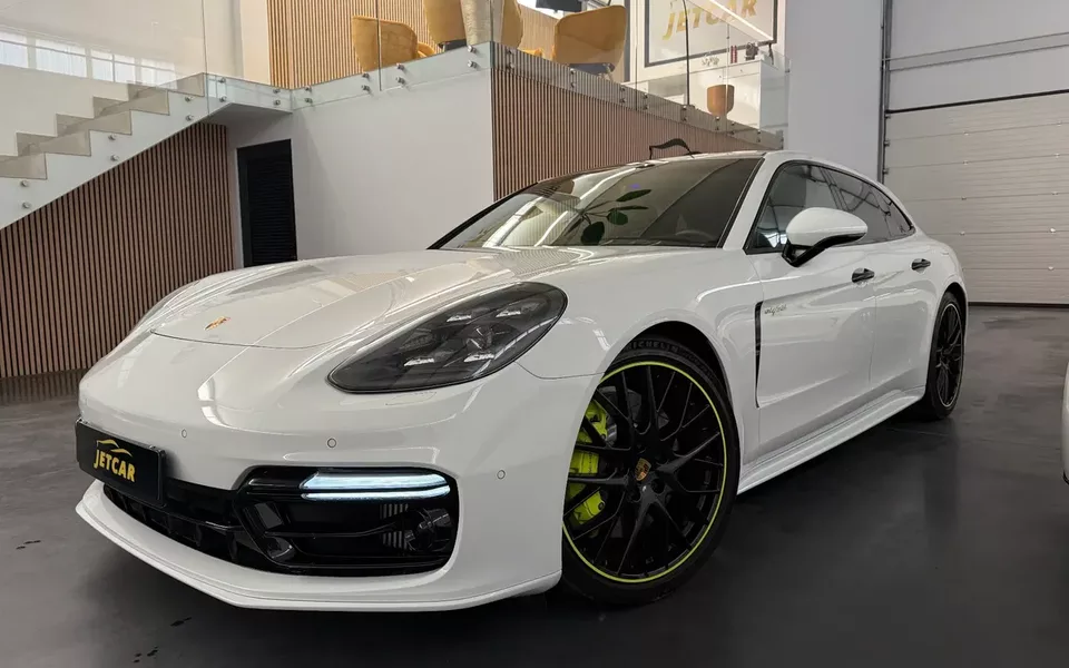 Porsche Panamera Sport Turismo 4 E-Hybrid Platinum Edition