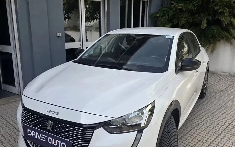 Peugeot e-208