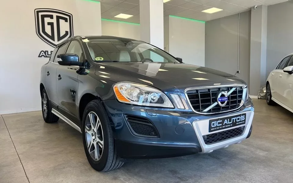 VOLVO XC60 Volvo 2.4 D5 AWD Summum Auto
