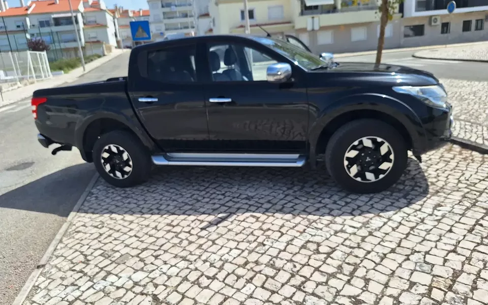 Mitsubishi L200 2.4 DI-D CD Instyle Strakar AT 4WD