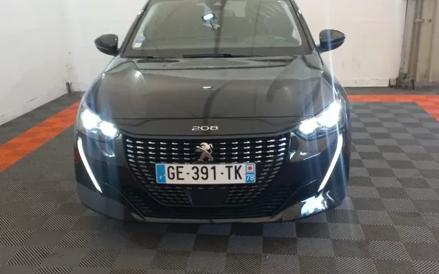 PEUGEOT 208