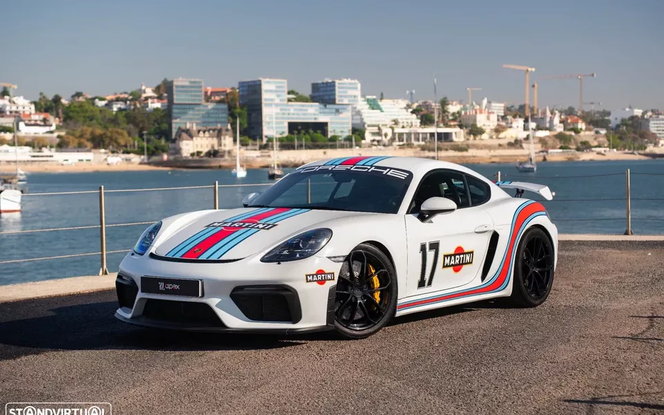 Porsche 718 Cayman GT4 PDK