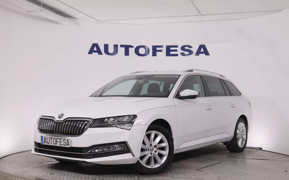 Skoda Superb COMBI 1.4 TSI PHEV IV AUTO STYLE 218CV 5P # IVA DEDUCIBLE,PARKTORNIC,NAVY