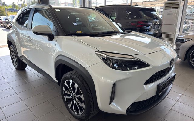 Toyota Yaris Cross 2022 1.5 HYBRID 130PS 4X4 STYLE AUTOMATIC NAVI!