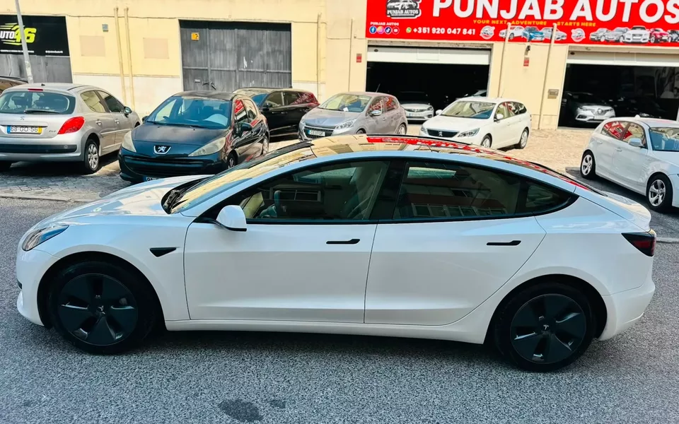 Tesla Model 3 Standard Range Plus RWD