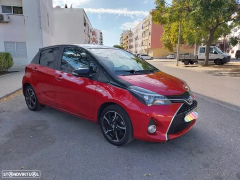Toyota Yaris 1.5 HSD Square Collec.Grey