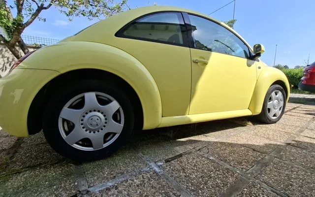 VOLKSWAGEN Beetle Beetle 2.0