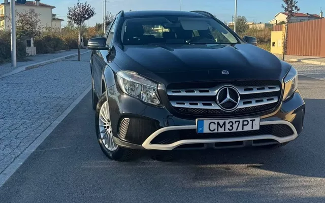 Mercedes-Benz GLA 180 d 7G-DCT Style