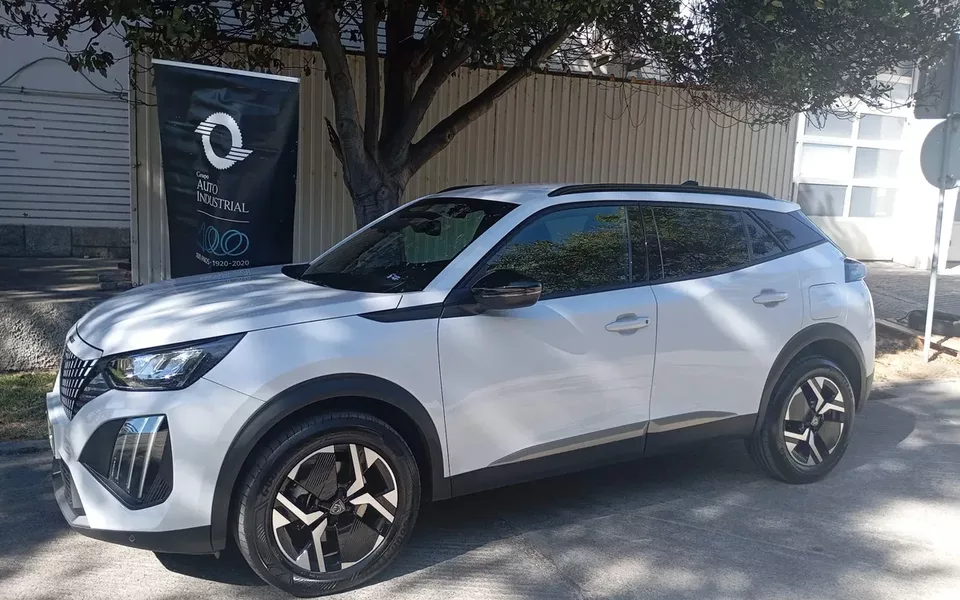 Peugeot 2008 1.2 Hybrid Allure e-DCS6