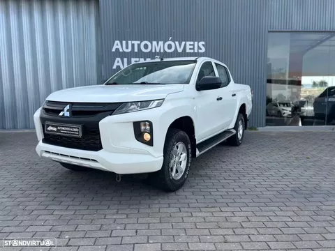 Mitsubishi L200 2.3 DI-D CD Invite 4WD