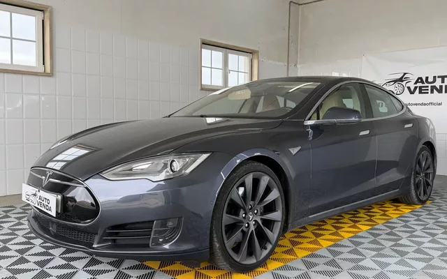 Tesla Model S 85D AWD