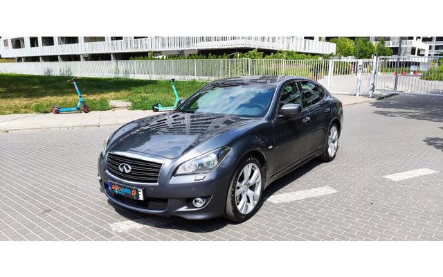 Infiniti M30d S 2011