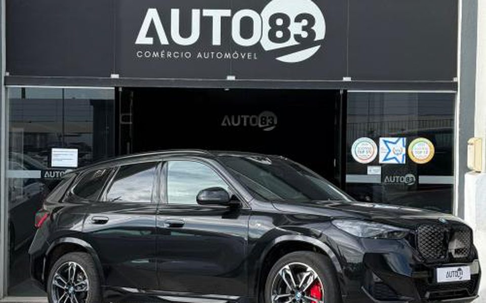 BMW iX1 eDrive20 Pack Desportivo M