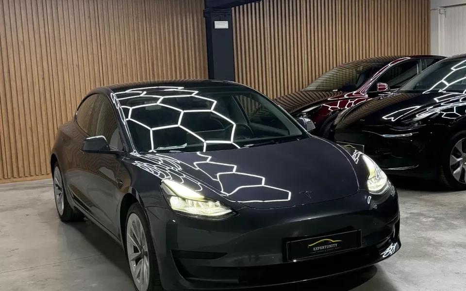 Tesla Model 3 Standard Range Plus RWD