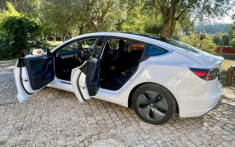 Tesla Model 3 Long Range AWD Dual Motor