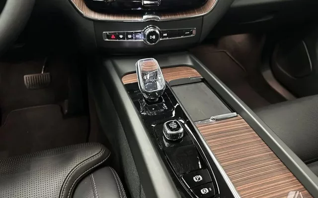 VOLVO XC60 XC60 T6 Recharge Ultimate Dark