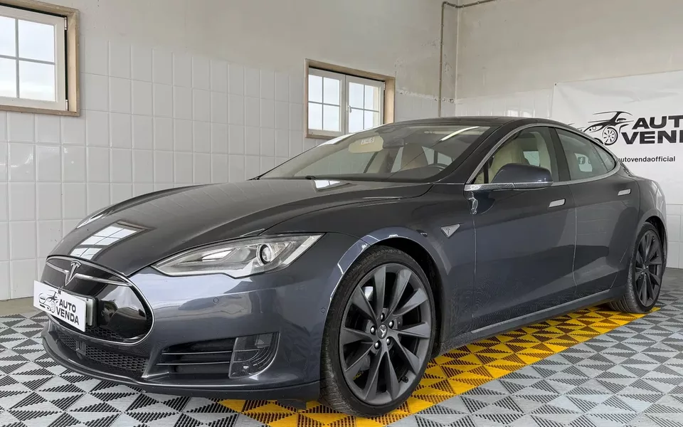Tesla Model S 85D AWD