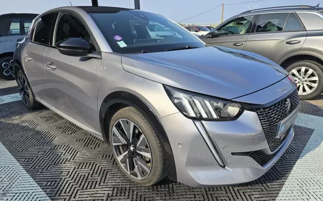 PEUGEOT 208