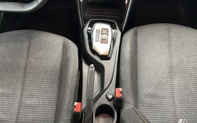 PEUGEOT 208 208 1.2 Hybrid Style e-DCS6 110