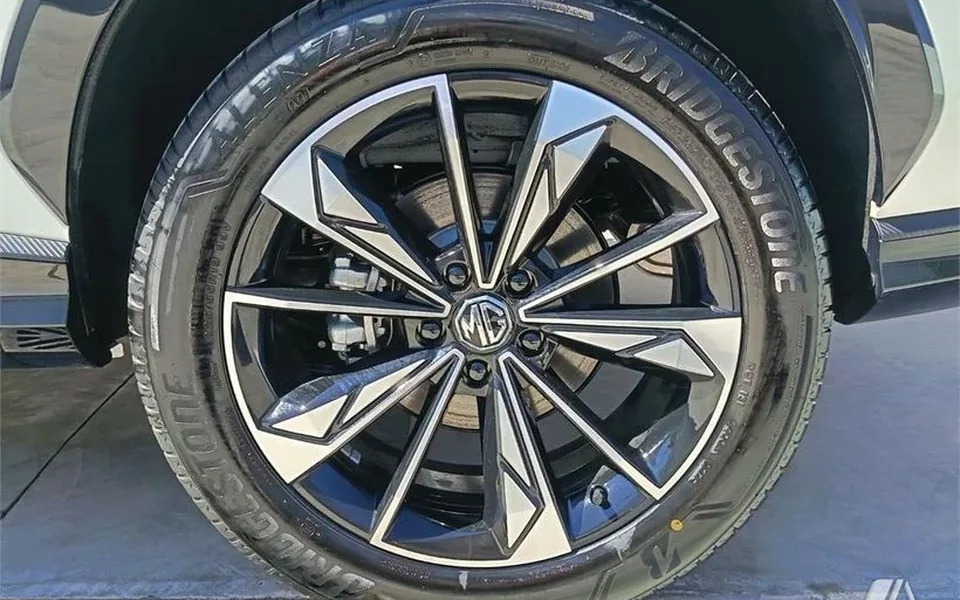 MG HS 1.5T MANUAL LUXURY