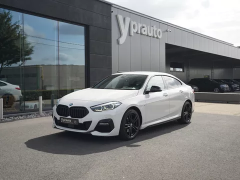 BMW 218i Gran Coupé M-Sport BlackpackVirtual Sfeerlicht Logo projectie op de grond Navigatie AppleAndroid DAB LED lichten Cruise Verwarmde Sportzetels