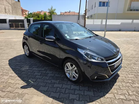 Peugeot 208 1.2 PureTech Signature