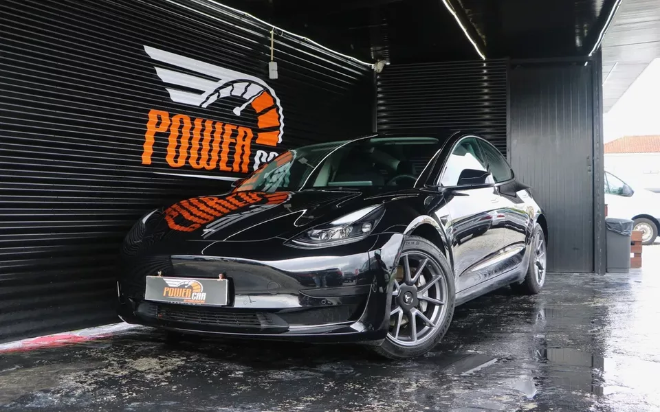 Tesla Model 3 Tração Traseira