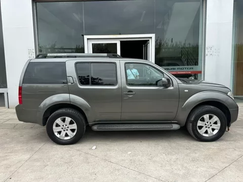NISSAN Pathfinder Pathfinder 2.5dCi SE Aut.