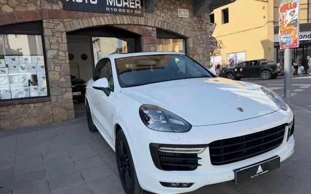 PORSCHE Cayenne GTS