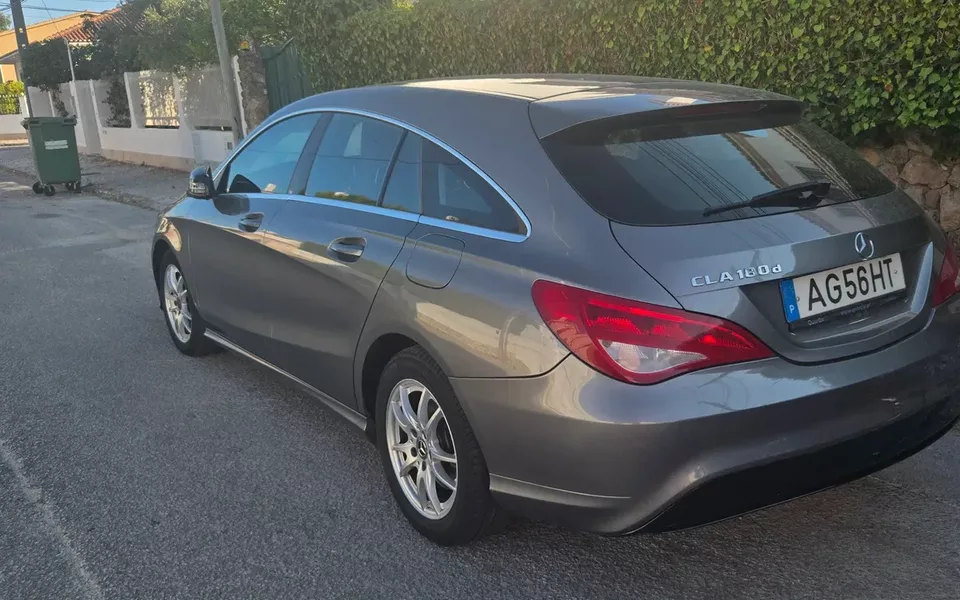 Mercedes-Benz CLA 180 d 7G-DCT Urban