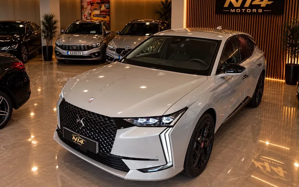 DS DS4 E-TENSE 225 LA PREMIÈRE