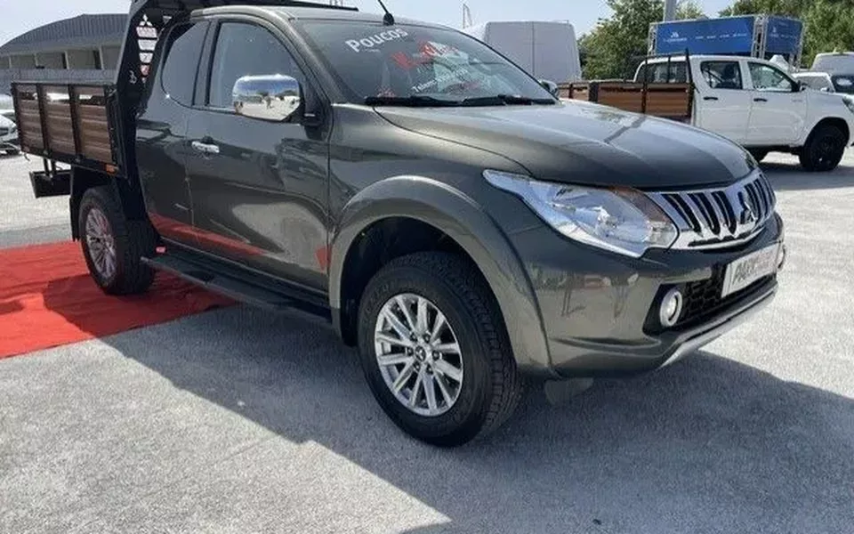 Mitsubishi L200 2.3 DI-D Club Invite Strakar Look 4WD
