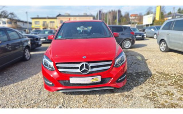 MERCEDES-BENZ B180 1.4D, 2017 rok