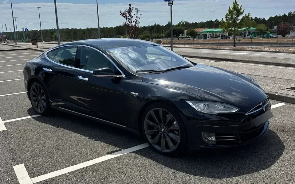 Tesla Model S 85D AWD