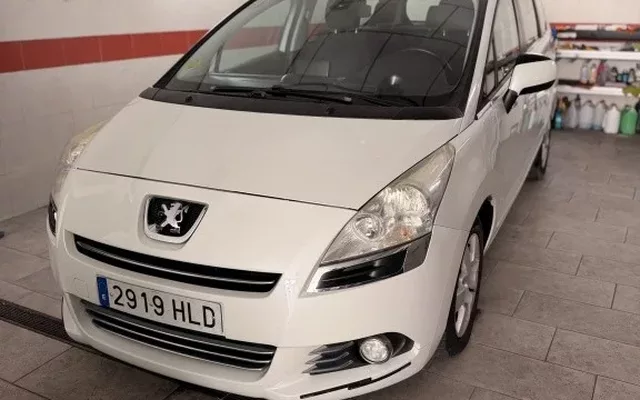 PEUGEOT 5008 5008 1.6HDI FAP Active 110
