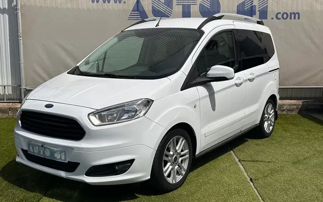 Ford Tourneo Courier 1.0 EcoBoost Titanium