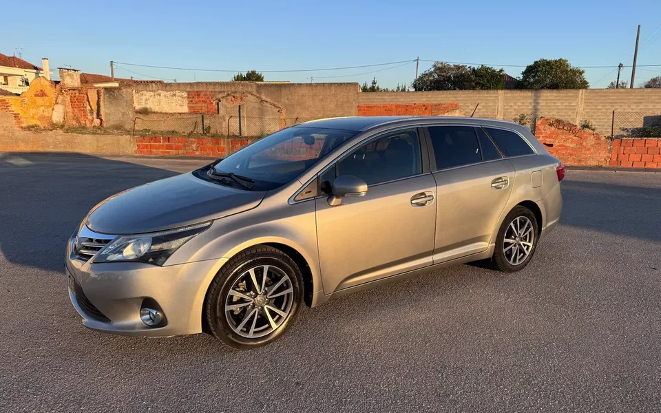 Toyota Avensis SW 2.0 D-4D Luxury+GPS