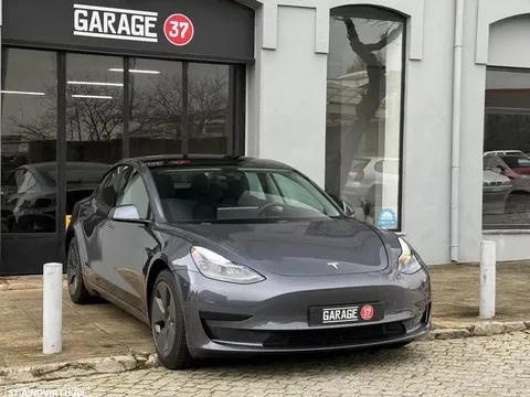 Tesla Model 3 Standard Range Plus RWD
