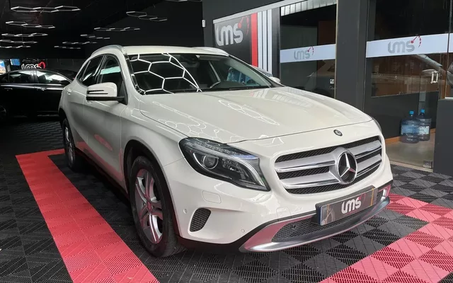 Mercedes-Benz GLA 220 CDi Urban 4-Matic