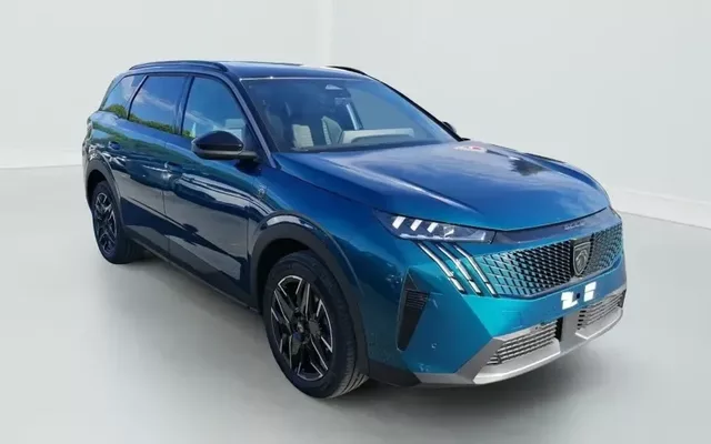 Peugeot 5008 1.2i Hybrid -145 - e-DCS6 GT Zéro km immatriculé